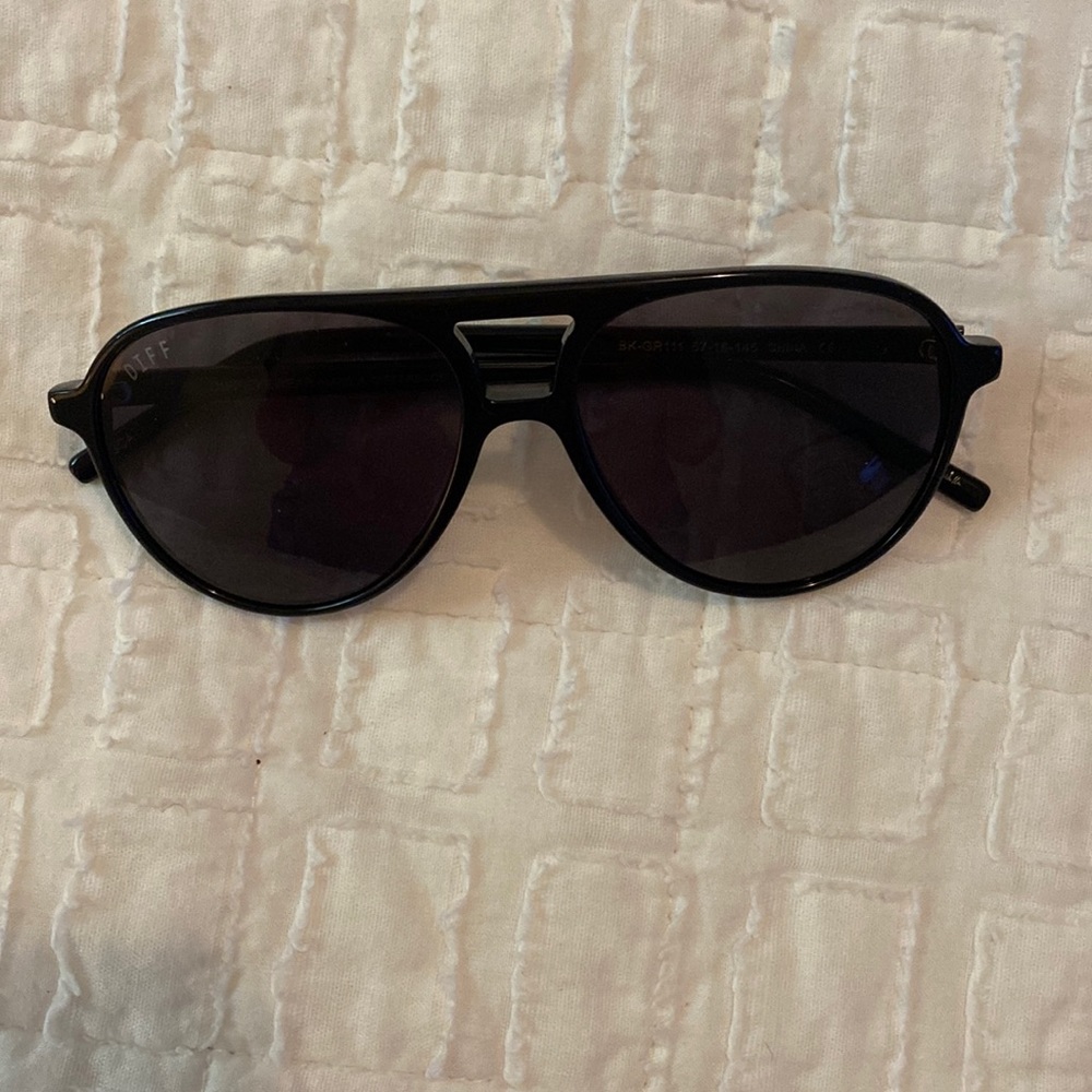 Black aviator DIFF sunglasses